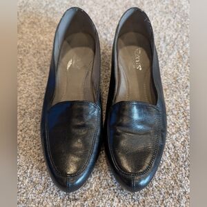 Aerosoles Classic Black Leather Women's Loafers,